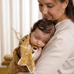 Little Dutch LD Swaddle 70x70cm 39 Little Dutch LD Swaddle 70x70cm -Little World Shop 0012366 little dutch swaddles 70 x 70 wild flowers ochre pure ochre wild flowers 2