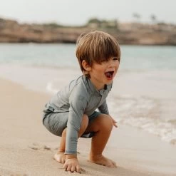 Little Dutch Swim T-shirt Long Sleeves Turtle Island Olive 7 Little Dutch Swim T-shirt Long Sleeves Turtle Island Olive -Little World Shop 0023505 zwem shirt lange mouw turtle island olive 86 92