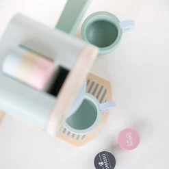 Little Dutch LD Toy Coffee Machine -Little World Shop houten koffiezetapparaat mint 10 delig little dutch 1 600x600 1